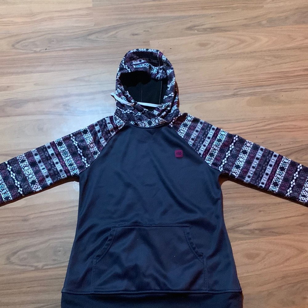 Black with pattern on sleeves 686 hoodie barely worn